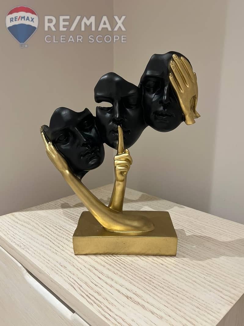 10 48d963b8-257f-4a6a-9a25-71ac72fc17e1. jpg