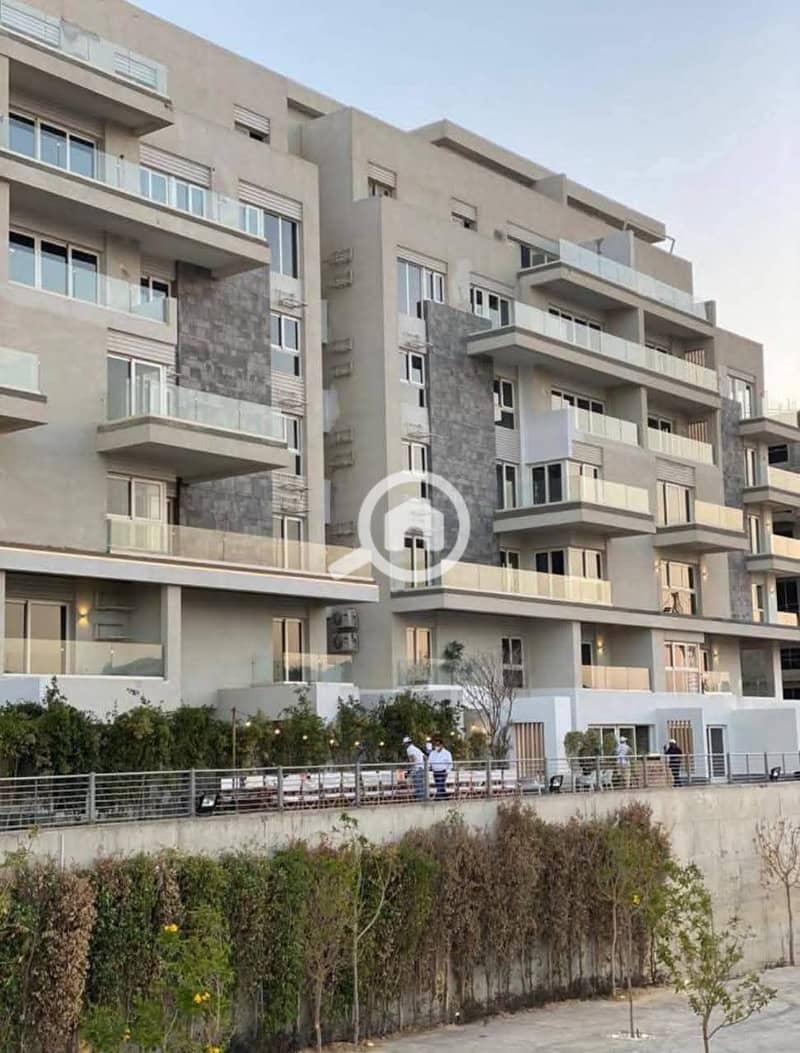 4 8ef8d608-1df7-475d-8a0c-feb4b2e5c7ef. jpg