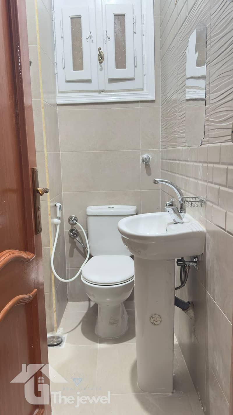 7 d20fc8af-5b49-4587-bbd1-e2363fcda7bf. jpg