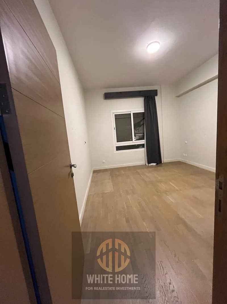 10 4e8de594-4a41-4850-a7d8-28b1f909d6d6. jpeg