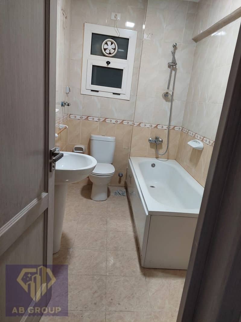 4 4b63f62a-93d8-486b-8c78-bd6ddb2aaa9f. jpg