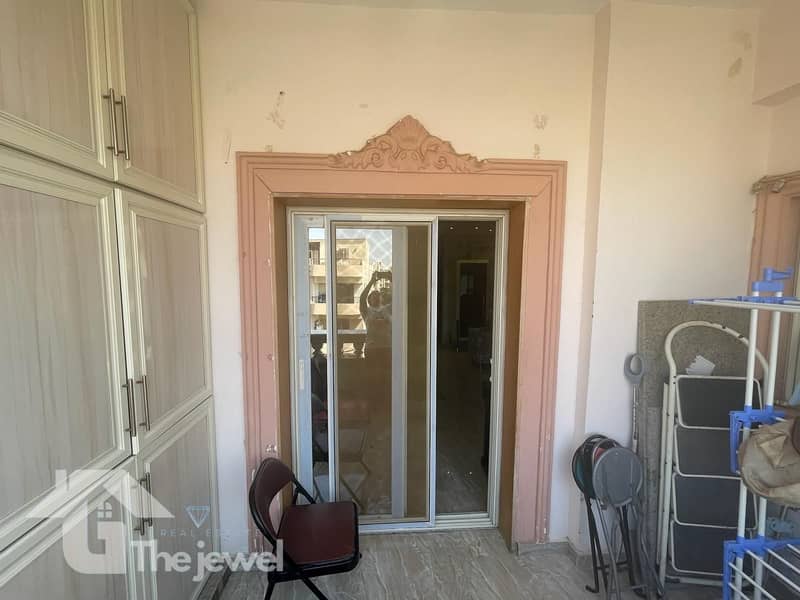 12 009d9c22-8f8d-40bd-b3fc-0511a0107d3a. jpg