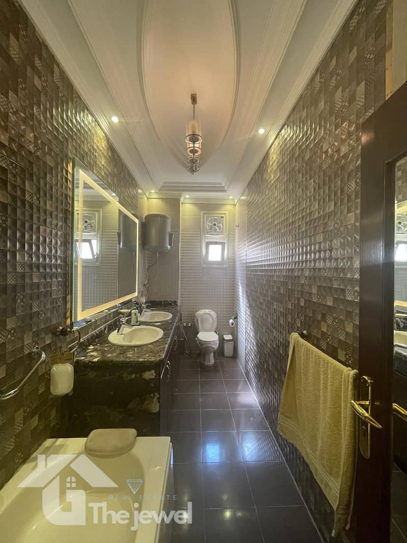 24 ebb73c4f-55e9-486f-aec8-1c6690f957c9. jpg