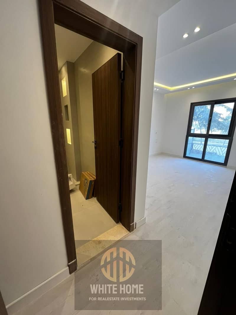 6 0eee9fbc-616b-47d3-bc17-4c71fdbaf5c9. jpeg