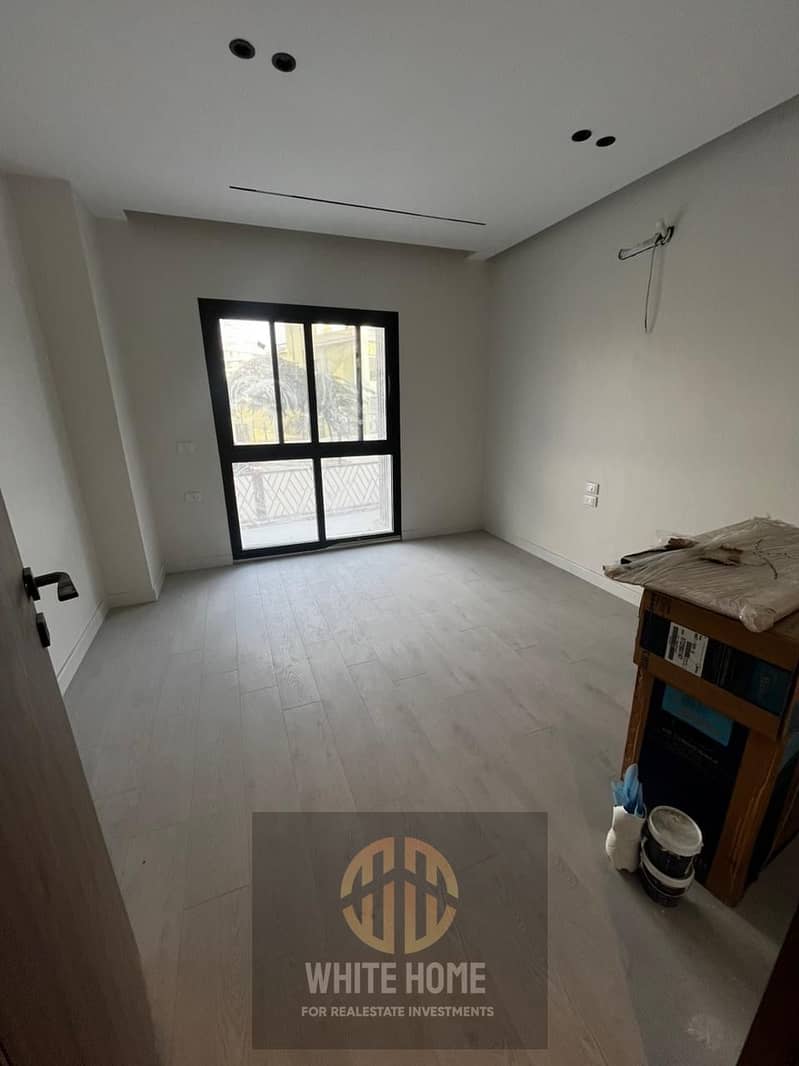 10 df8727c8-c62b-42e5-b1a7-470062cd89d5. jpeg