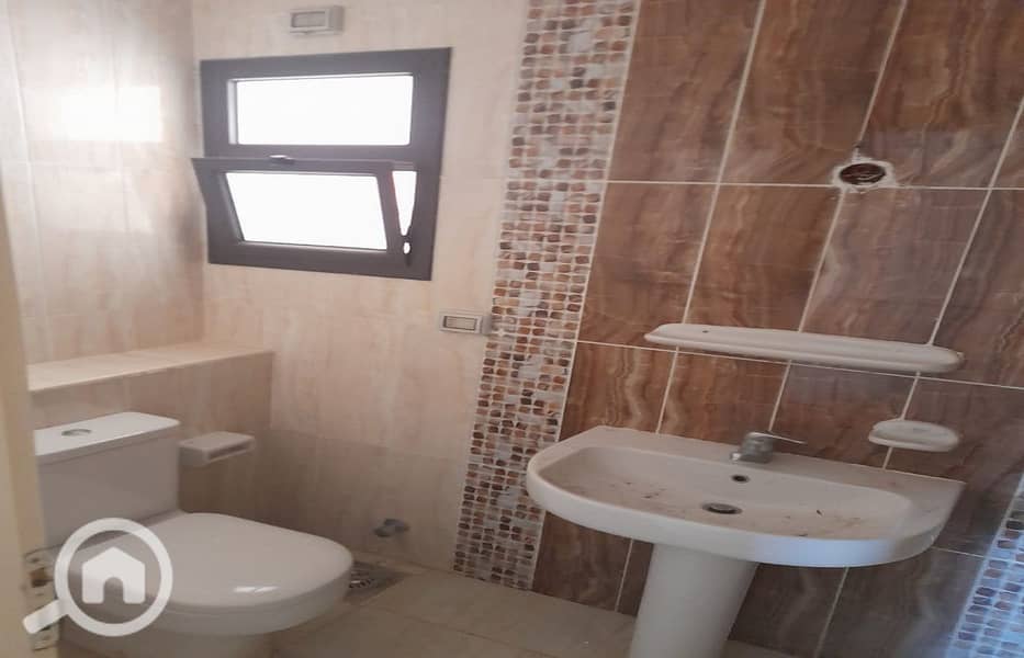 14 12703b7c-b77f-4902-9281-ed26aec83ce9. jpg