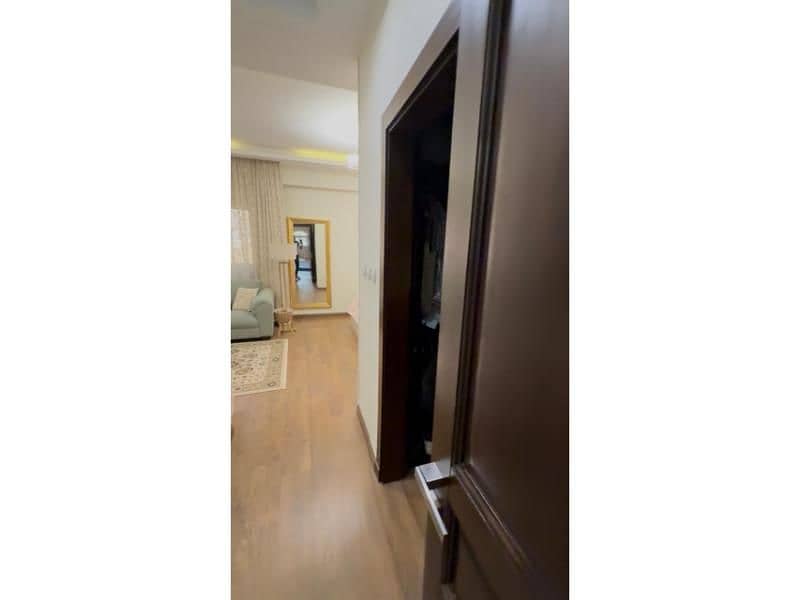 32 b0cdd22f-da5a-44c7-ad44-480ea41be0f6. jpg