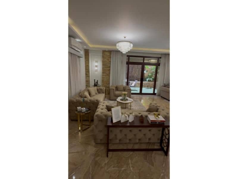 52 f93732fc-6981-4771-8446-acbe439fc4d8. jpg