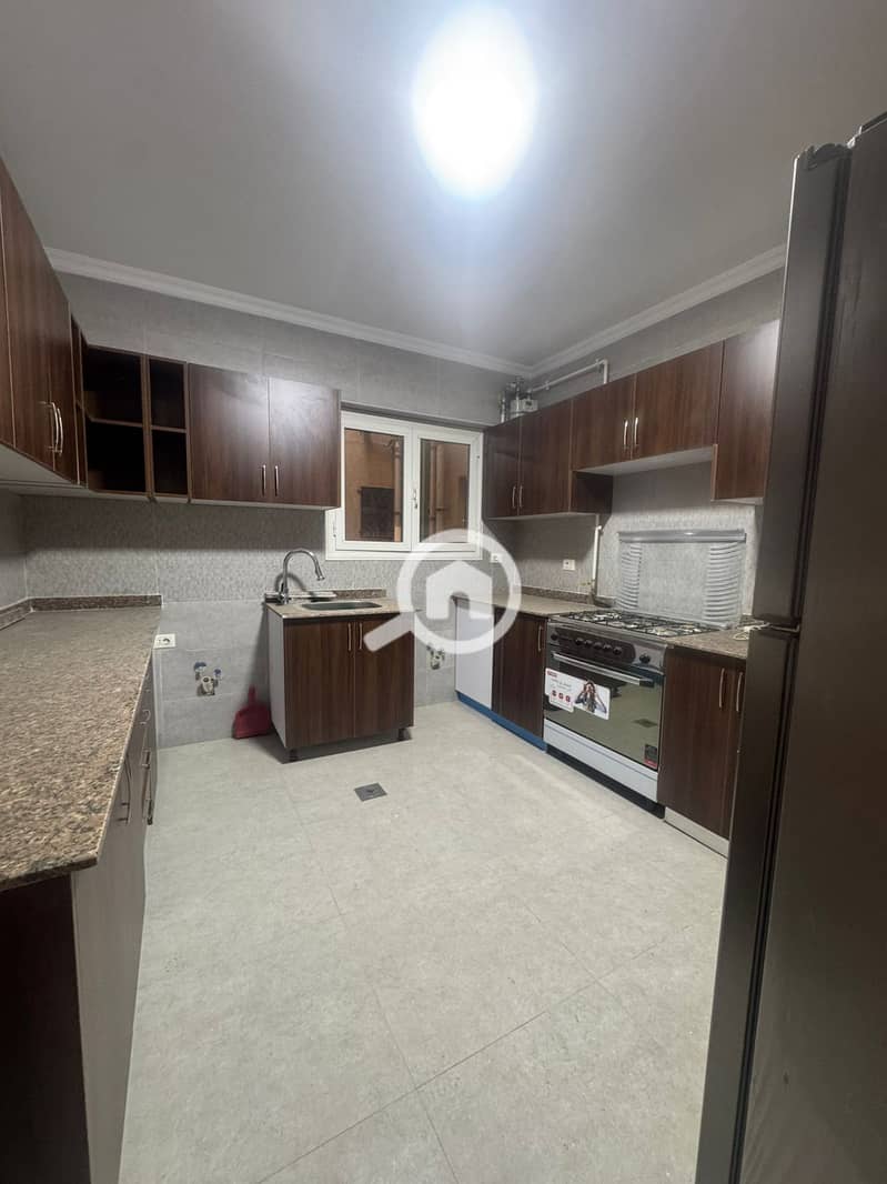 4 6b9d0797-726a-4bab-8921-c95001ec7bb3. jpg