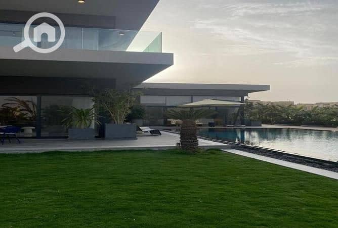 2 8459618-f113bo. jpg