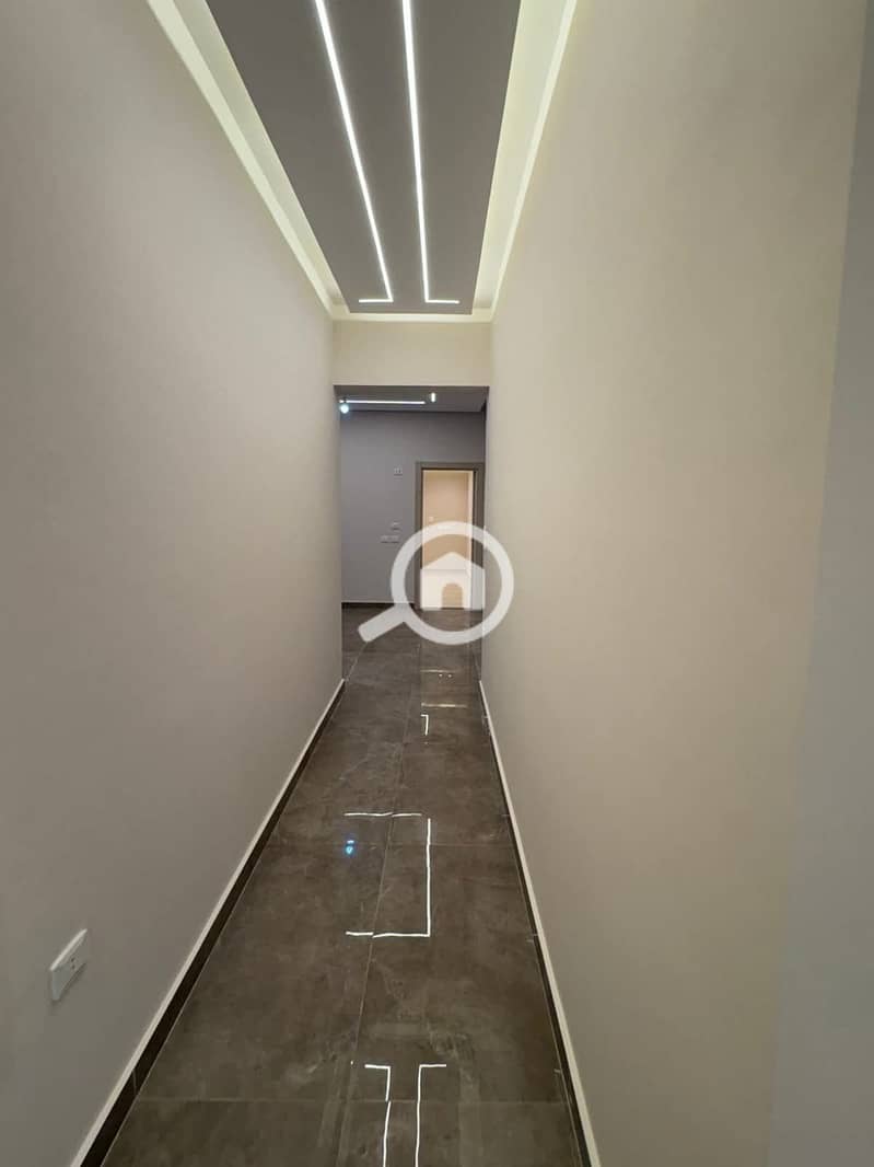 8 8f98dd90-1ac1-425f-80a2-e6eaf63861b8. jpeg