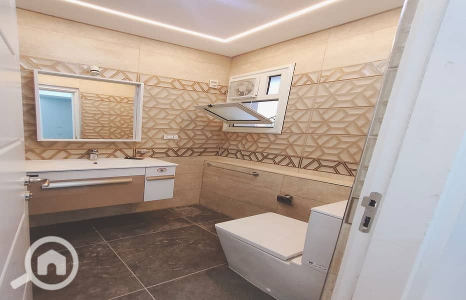 12 4e786fdc-ec5e-4299-9748-72763dc82166. jpg