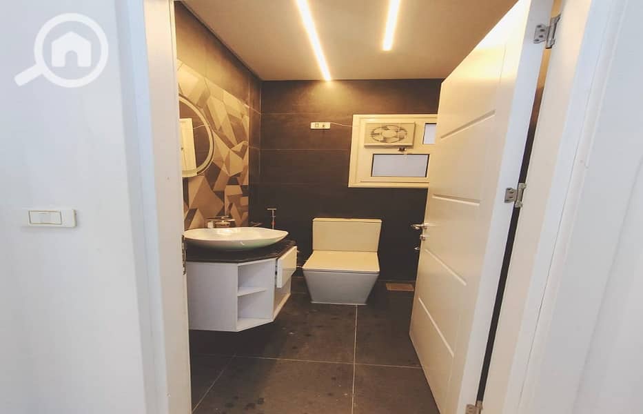 16 ca9573ba-14ed-42e3-a0ad-b2f5b81d89b5. jpg