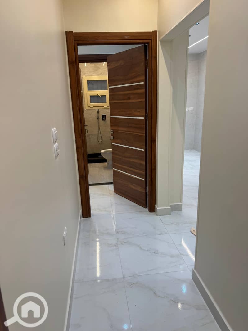 2 922f349e-6a3f-4bd4-9fee-b24e83f0c5e8. jpg