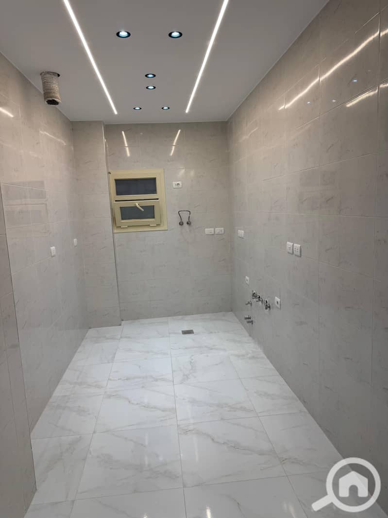 3 42f64049-7b33-45c4-8b5d-6d0fbf11298e. jpg