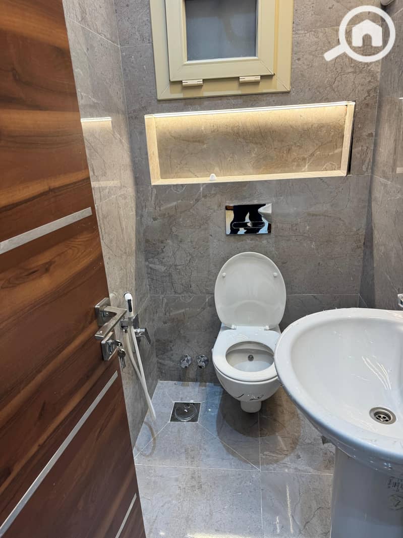 4 e196327e-95eb-402d-ae79-583e329a2536. jpg