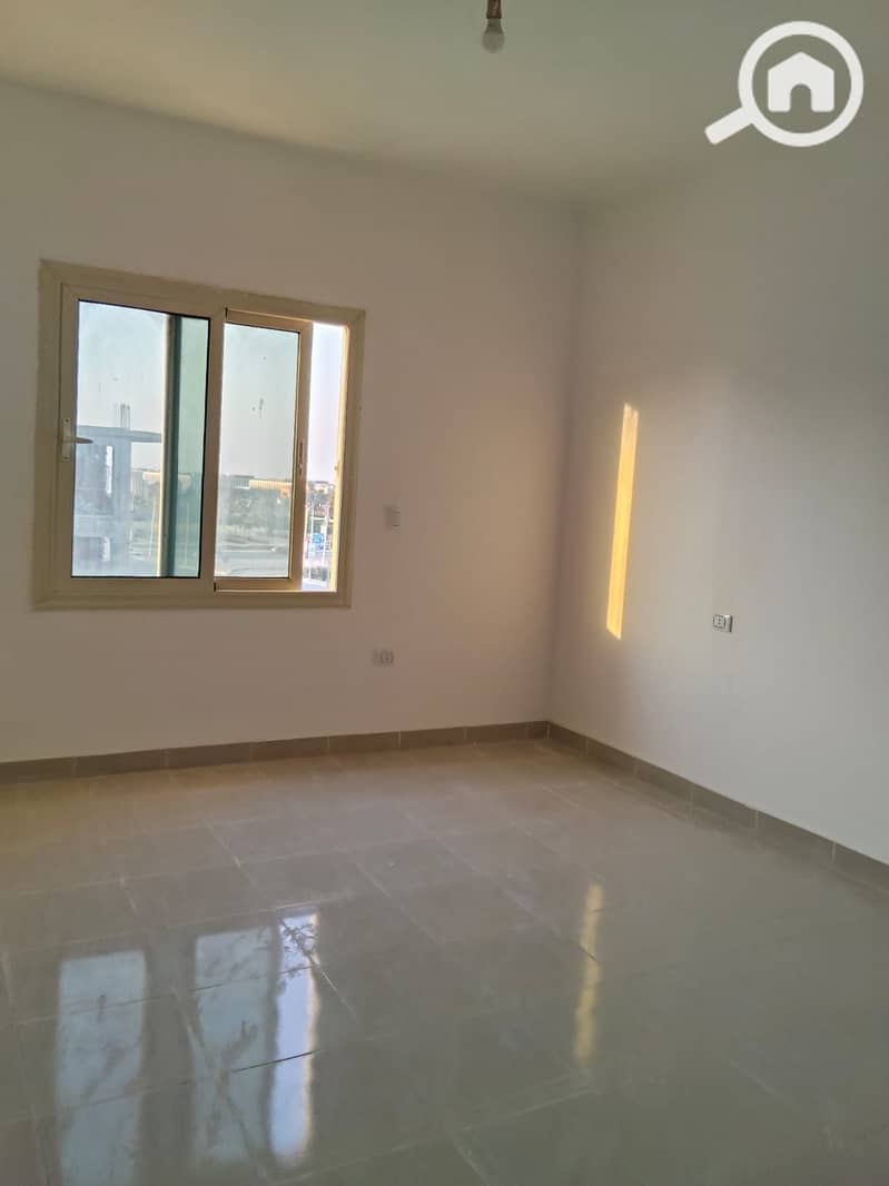 2 807c8b10-fc0a-4745-ab0f-f40c1ac93a5c. jpg