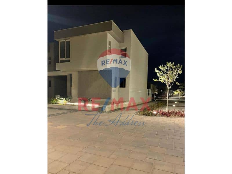 8 9d4a39a9-e7f6-4d12-b432-23cb7c5a982b. jpg