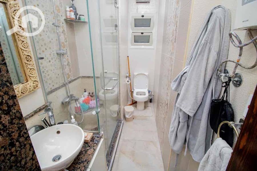 4 b2722bb8-8f29-4c33-9ab5-30e7a79a8f55. jpg