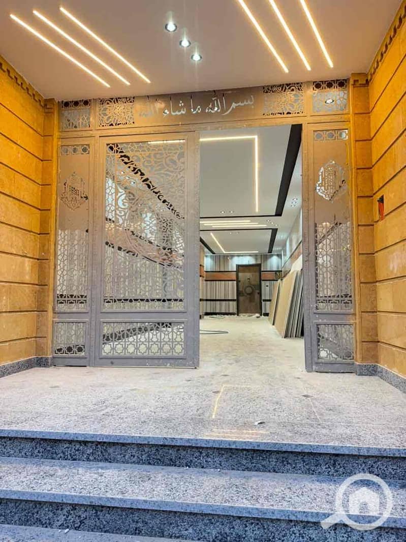 24 b67cacf1-1b79-4c31-a012-499893d1cfdc. jpg