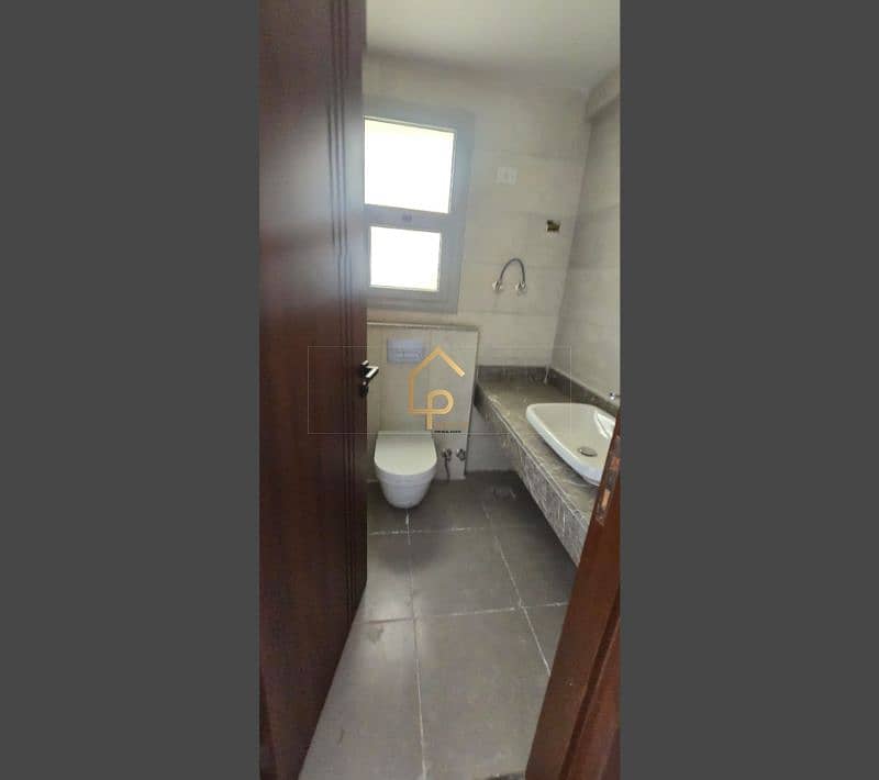 4 WhatsApp Image 2025-08-26 at 1.47. 25 PM (2). jpg