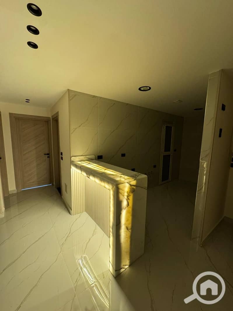 5 85d025ad-5161-4e32-8343-f4d66eccdf93. jpg