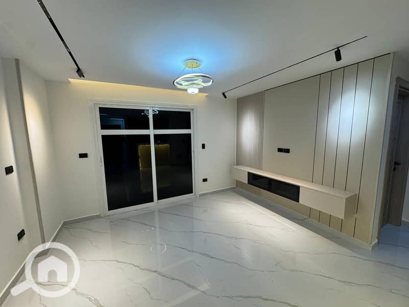 19 d8fdc48d-8f6b-47a3-90ae-b7fc2235e1a4. jpg