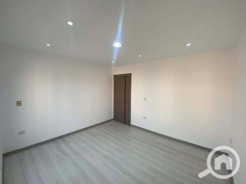 9 605435088_2406809609779481_8430515161774683863_n. jpg