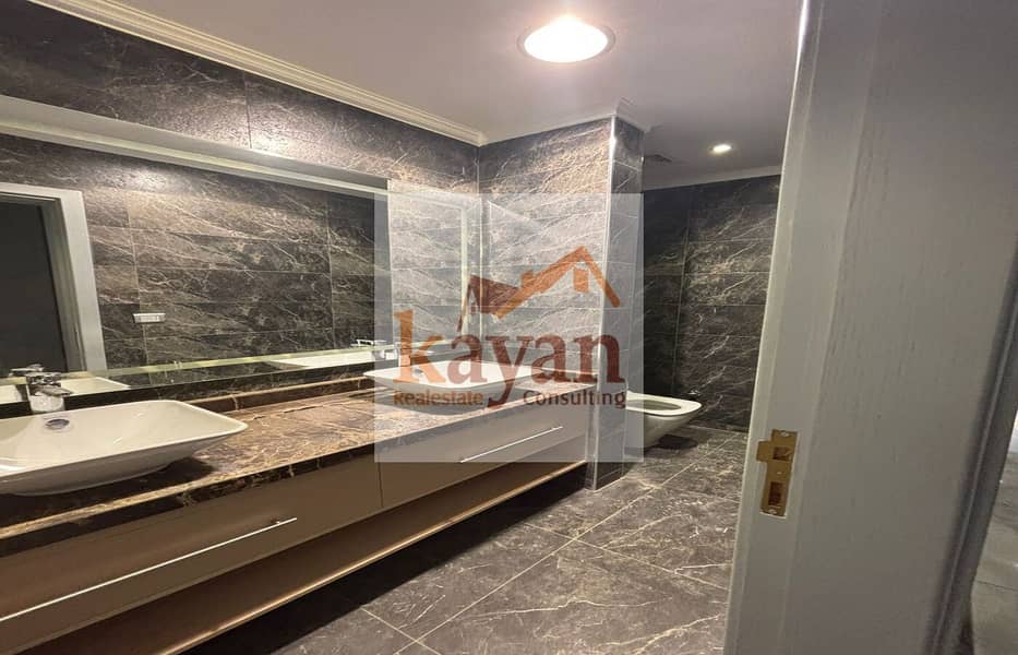 16 ebaf72b8-774d-4062-a36b-0bb51b710125. jpg