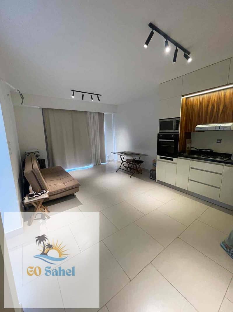 4 0b61a15b-61a8-421b-8ee7-e75233560cba. jpg