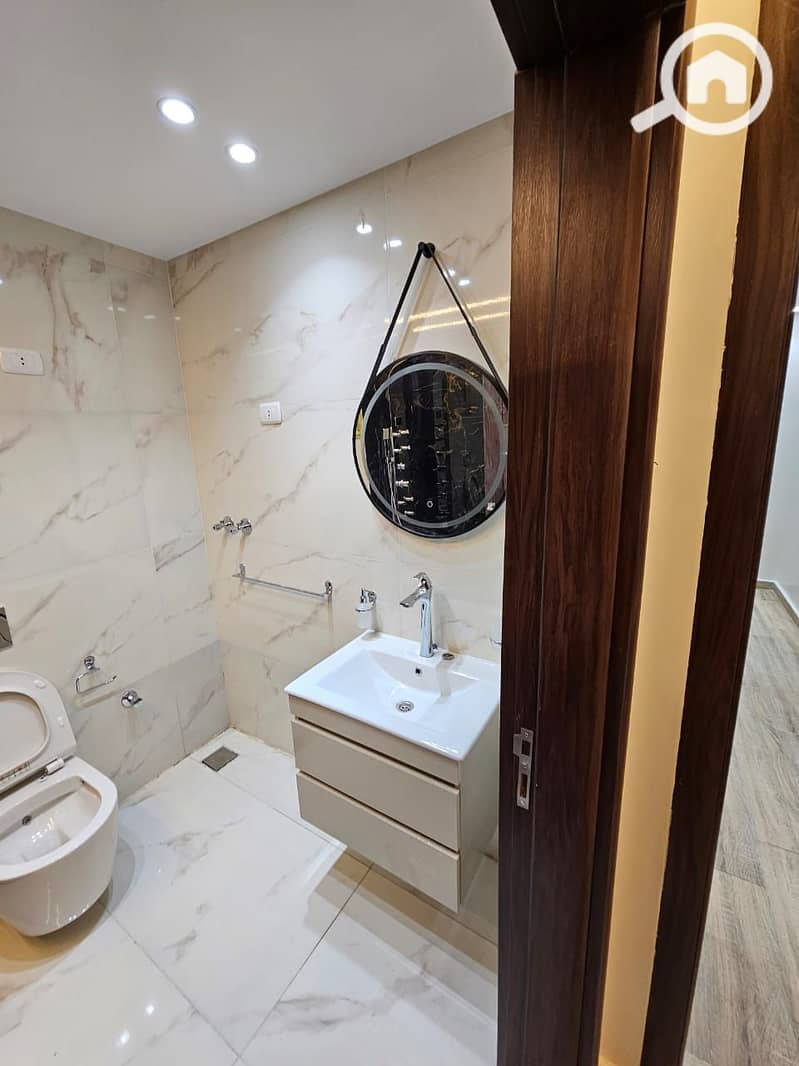 10 6729ae3a-387d-4c9c-aebc-37fb86b560f7. jpg