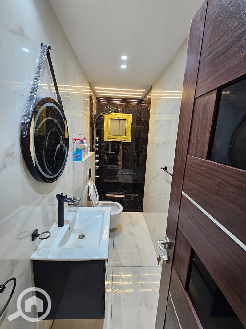 12 b0516e4d-0598-494a-a449-09b78314b234. jpg