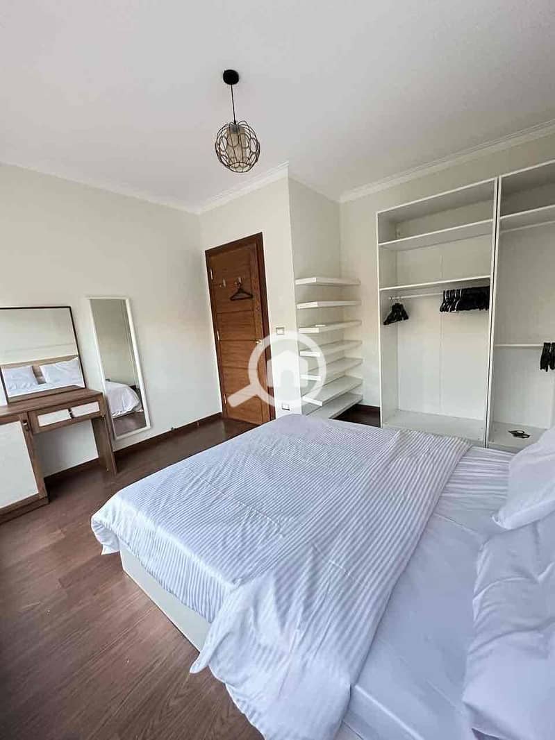 8 ff25377e-e917-4a7f-b94f-00463e7a5249. jpg