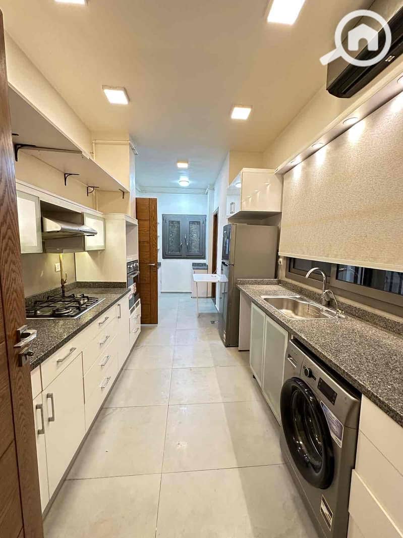 14 ec4030bf-bb6a-4765-b2d4-5d8c0737bda8. jpg