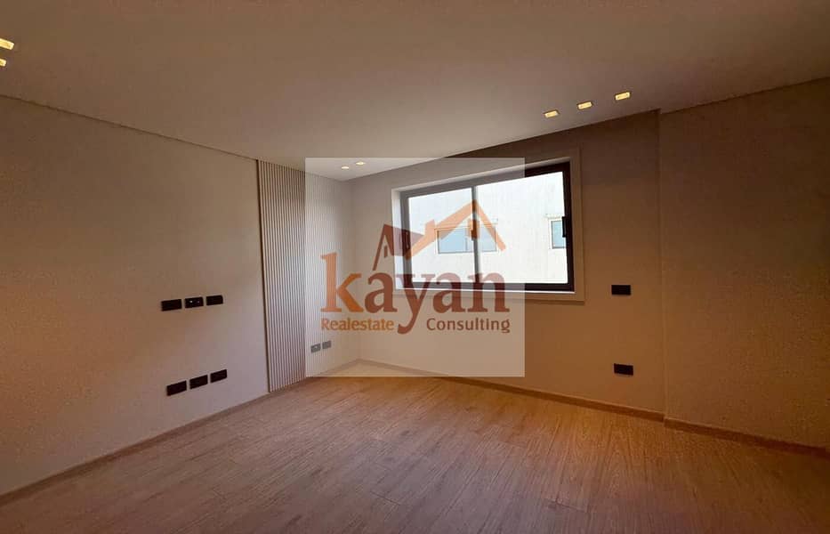 4 3ef360ad-a0a6-4644-bf48-efb816fe4bd5. jpg