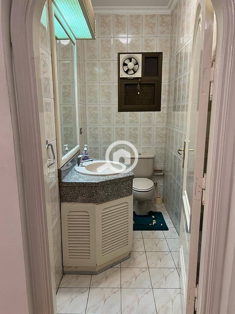 12 12844e4f-9096-4bf8-b8f8-f8064089dda0. jpeg