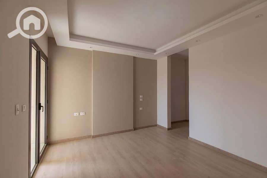 5 30aa6e23-8c0b-4d70-a52e-685d31d3b66f. jpg