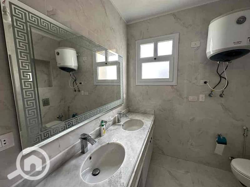 3 019bf440-f3d0-43b2-8de3-c249db99e4fc. jpg