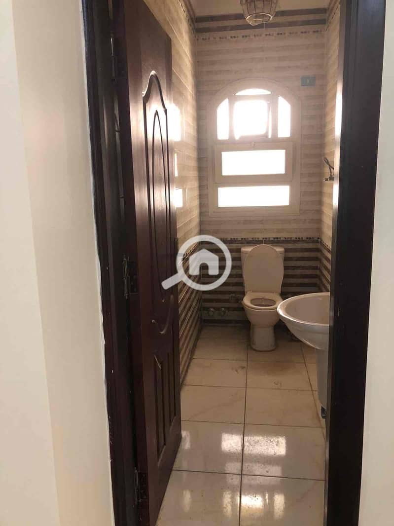 10 6086466f-78e2-4f6e-a2eb-e5489e573fc7. jpg