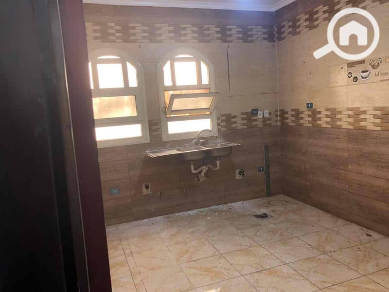 11 4fb18f96-9a0a-4b71-8ea7-39515181a004. jpg