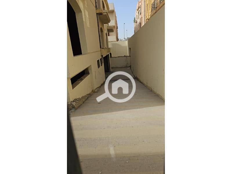 9 103075e0-d270-474e-8b14-c5255ec4c474. jpg