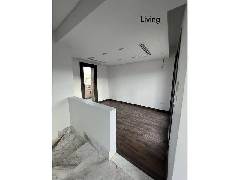 12 bd3fad93-defc-4e5a-b0ef-19759656d378. jpg