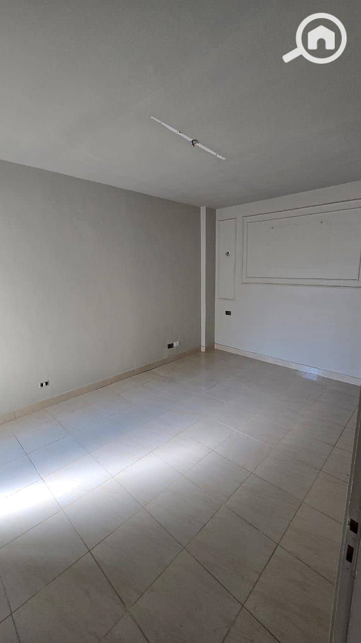 11 562845f5-a2be-45f7-aa4f-9815c7df5f5f. jpg