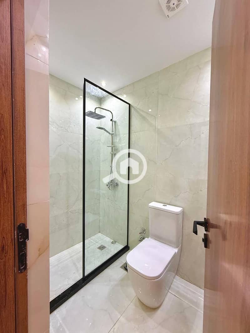 11 ea2e4a2e-2de1-4761-bb96-cbb479c8a29d. jpg