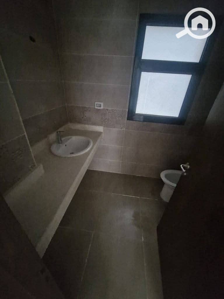 3 18507eb8-1eec-43db-b1fe-7ab3440f4f15. jpg