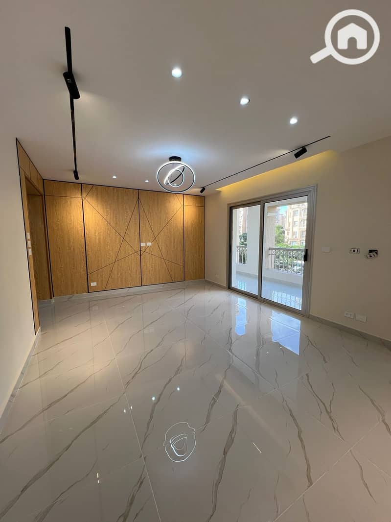 15 d06cbb48-44c3-429c-87c1-d043f3e631f4. jpg