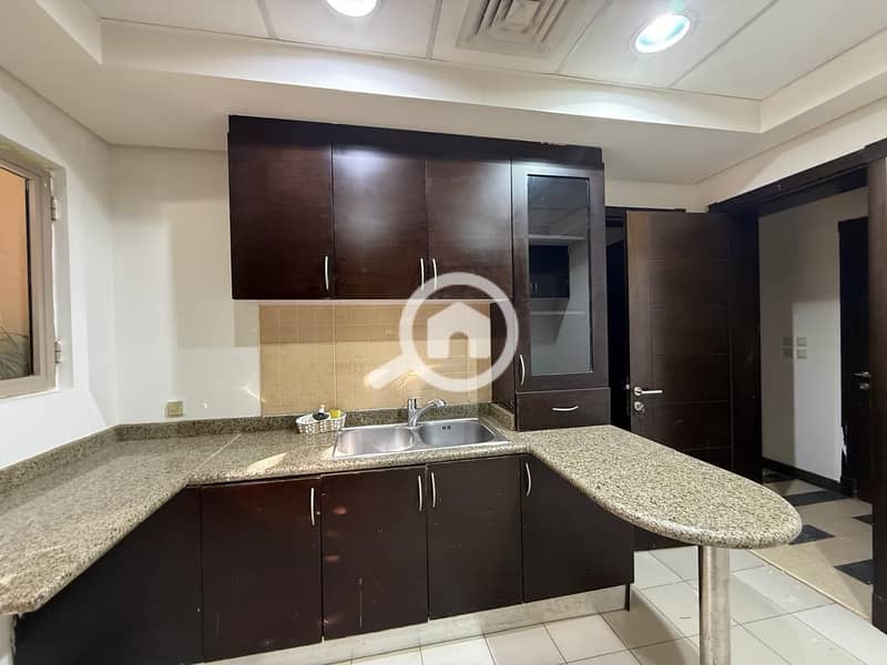 4 9e3273ff-6642-4ad8-a6d1-f13049da5171. jpg