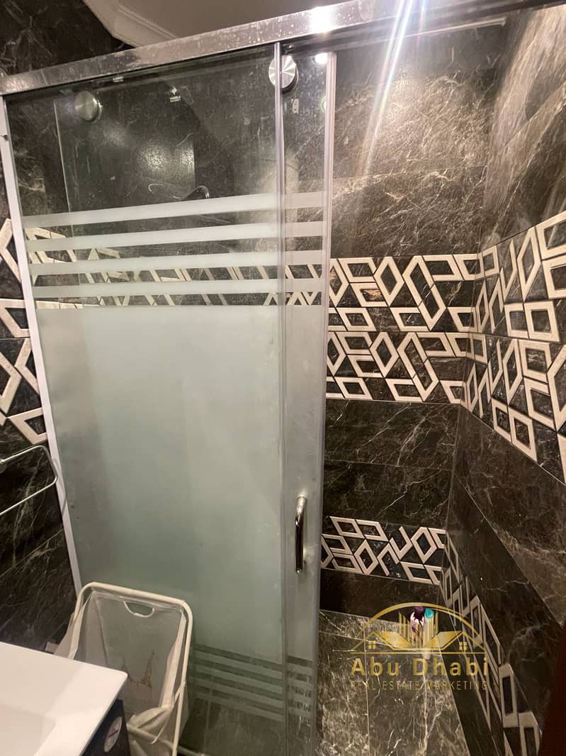 12 8b0bcee3-f0e9-43c4-b9f3-a74dd7abdf6b. jpg