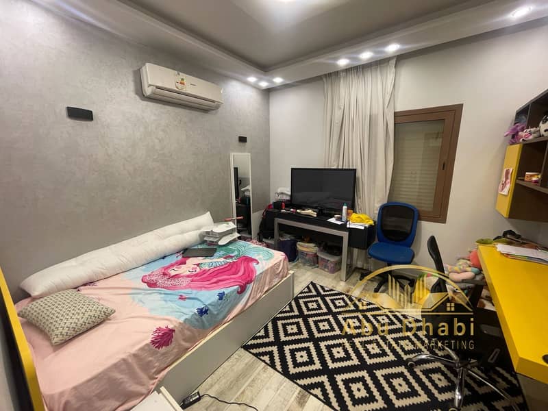 13 19245b94-d2e1-476a-a52c-cba071e7b094. jpg