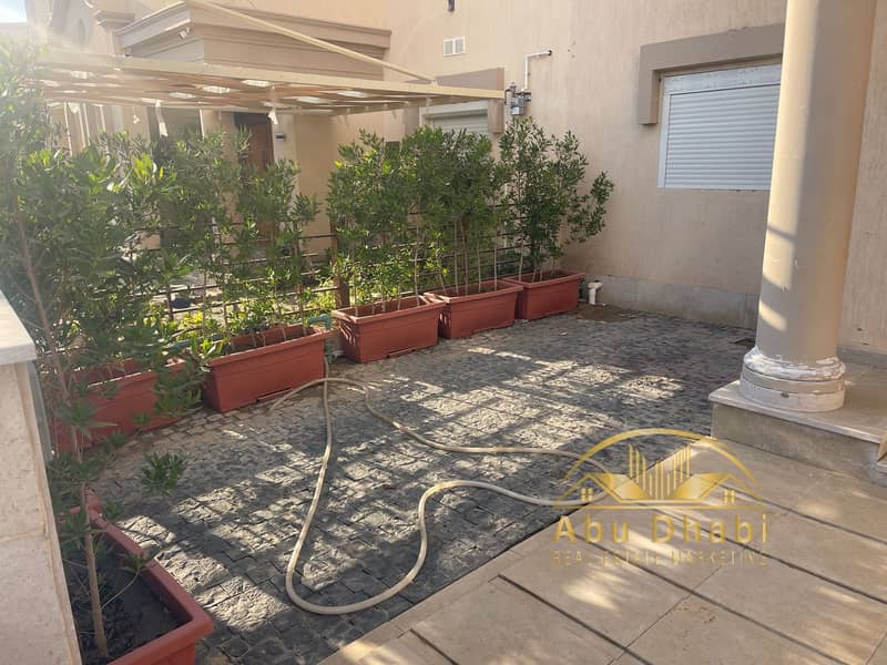 16 13a227f9-ffb9-4c5a-b8f4-28378a980bd7. jpg